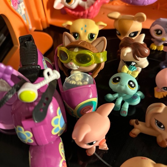 Littlest Pet Shop Orange Playset Dolls - Picture 12 of 12